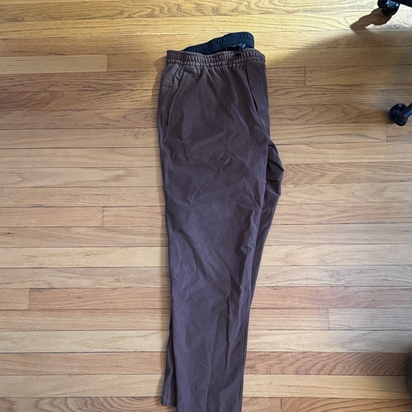 Lululemon Men's Brown Pants - Picture 4 of 4